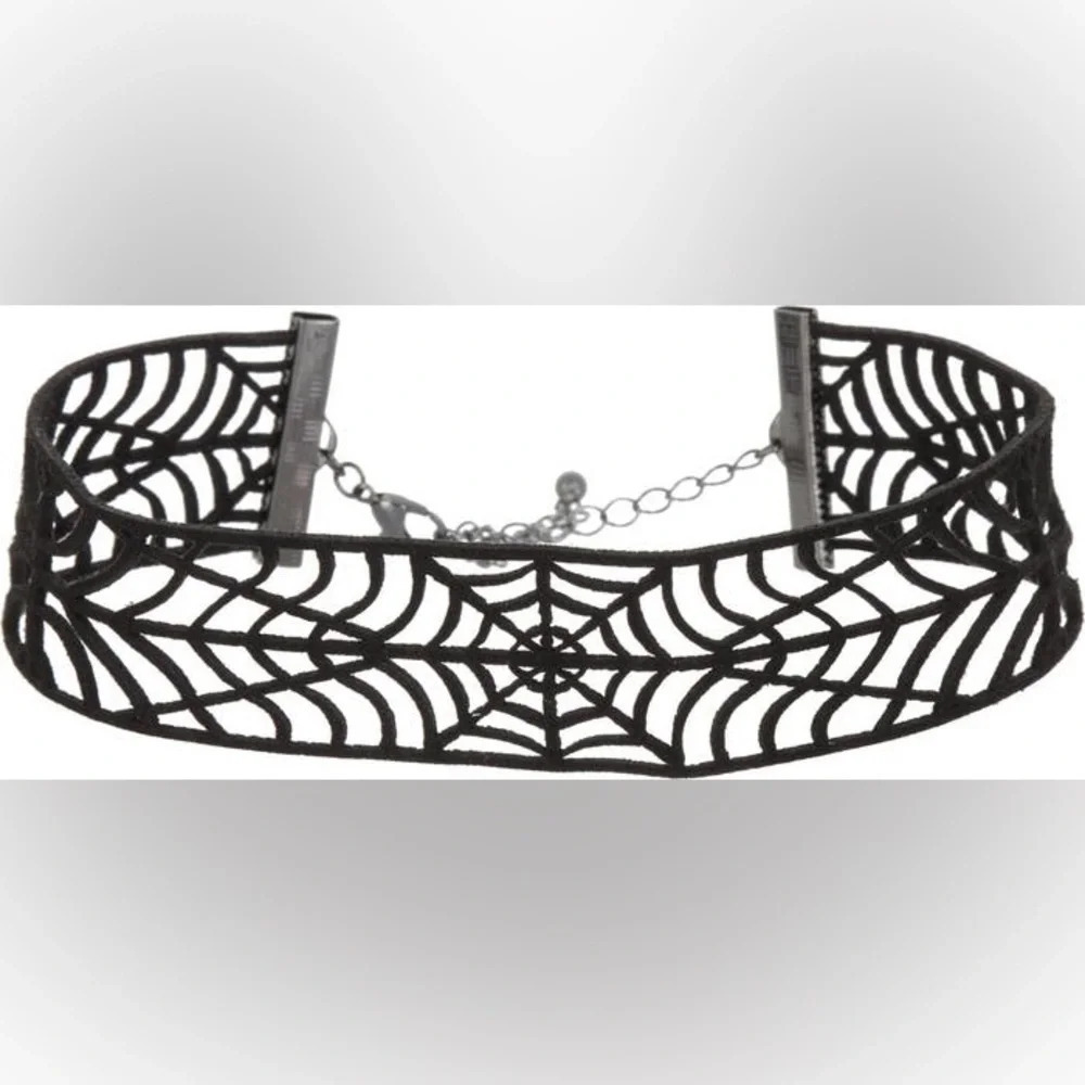 Cobweb 🕸️ choker necklace, NWT